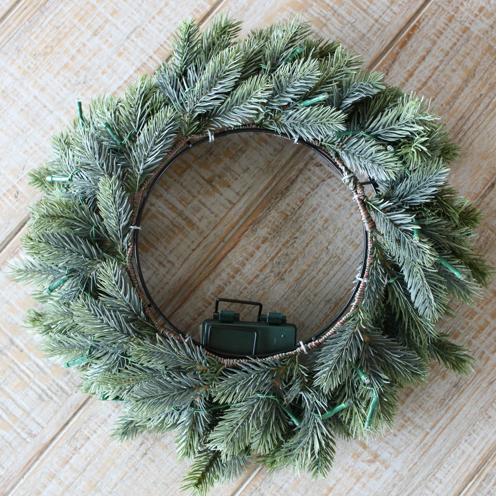 LED Prelit Winnipeg Pine Wreath-15.7in