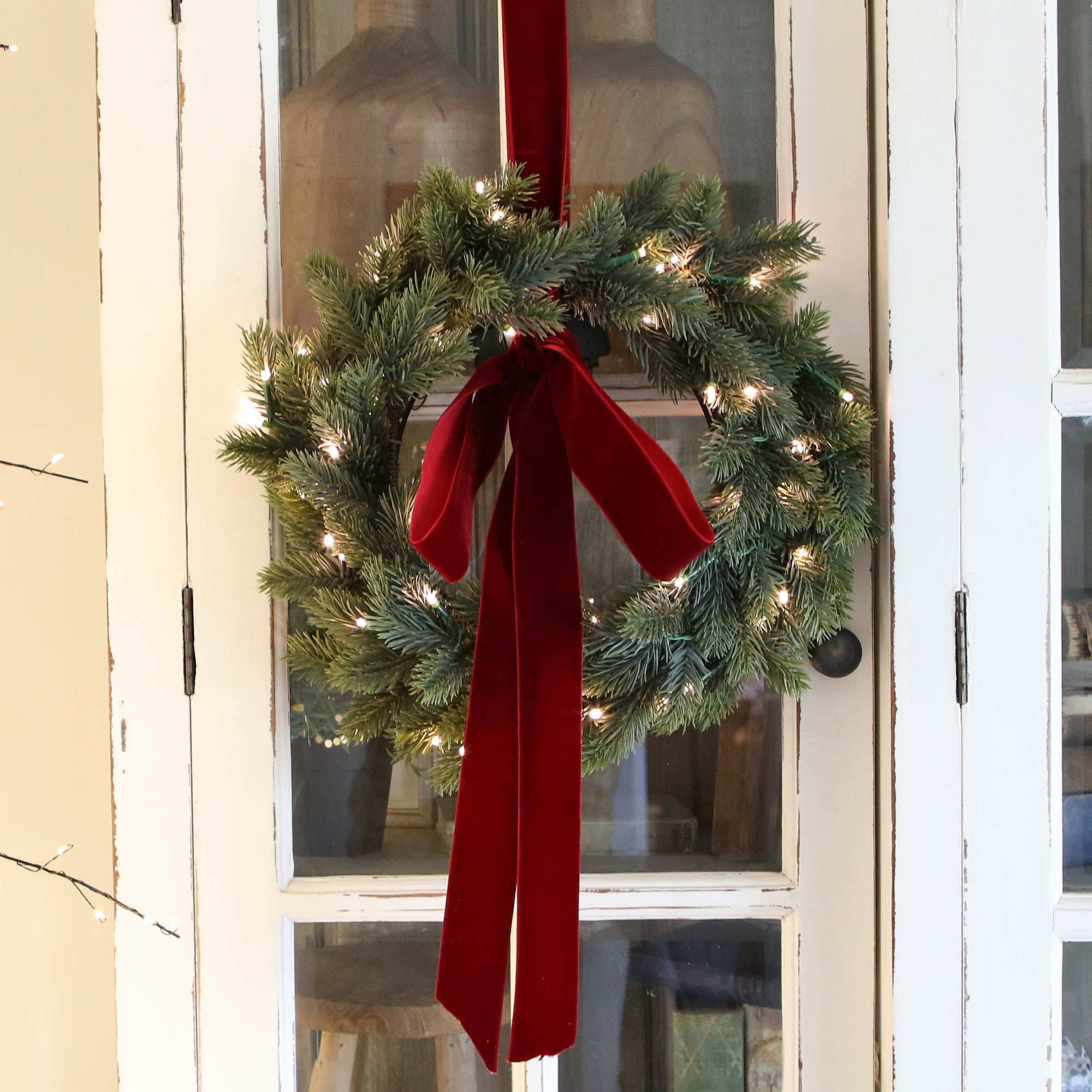 LED Prelit Winnipeg Pine Wreath-15.7in