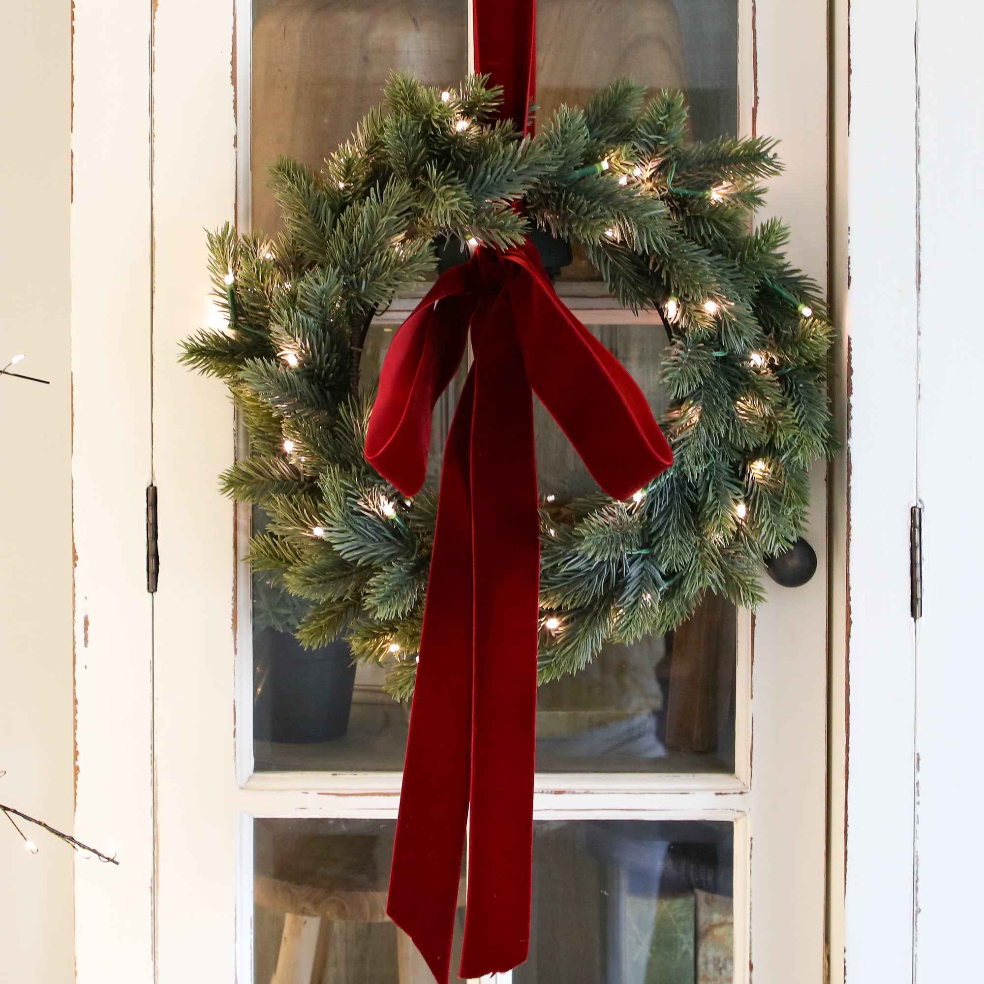 LED Prelit Winnipeg Pine Wreath-15.7in