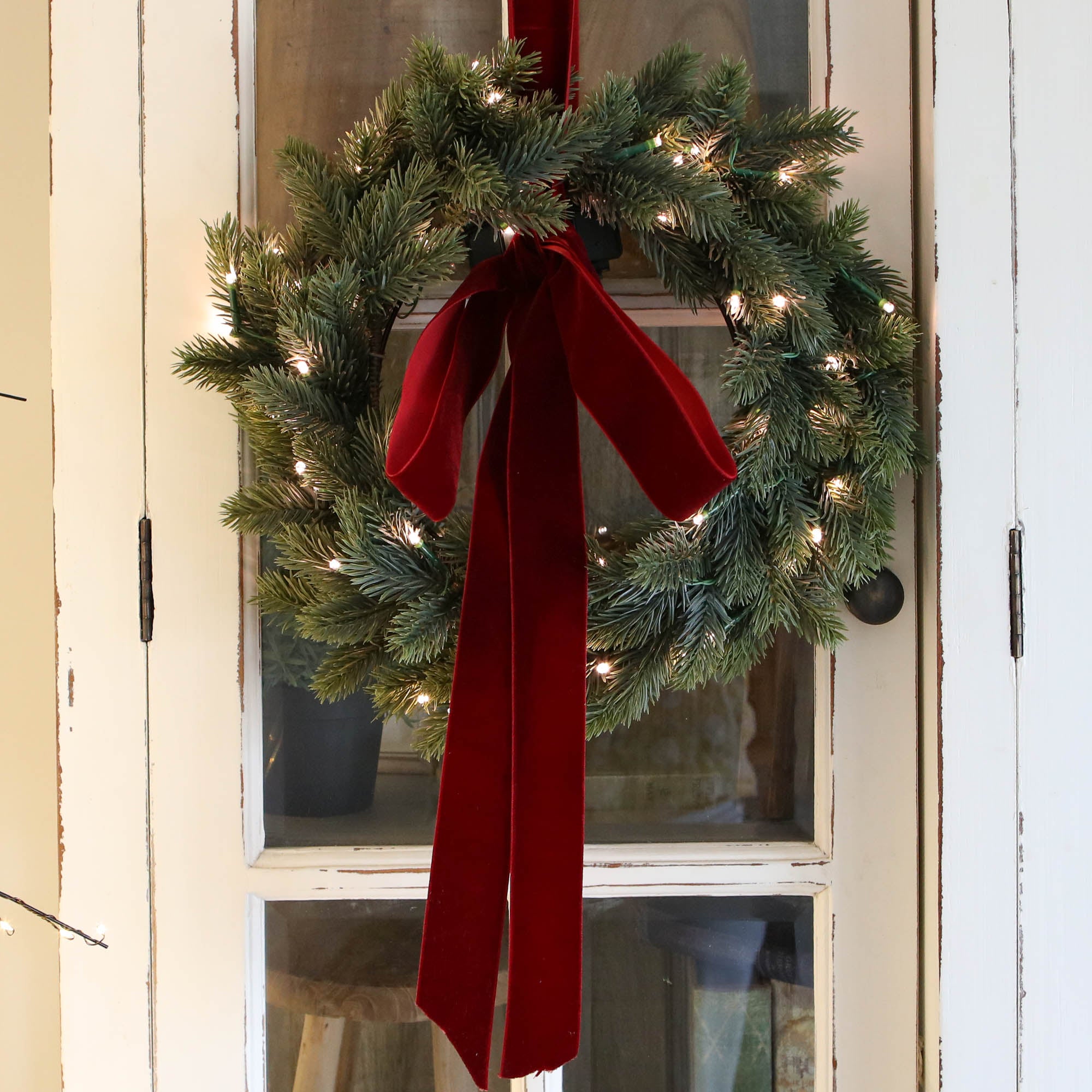 LED Prelit Winnipeg Pine Wreath-15.7in
