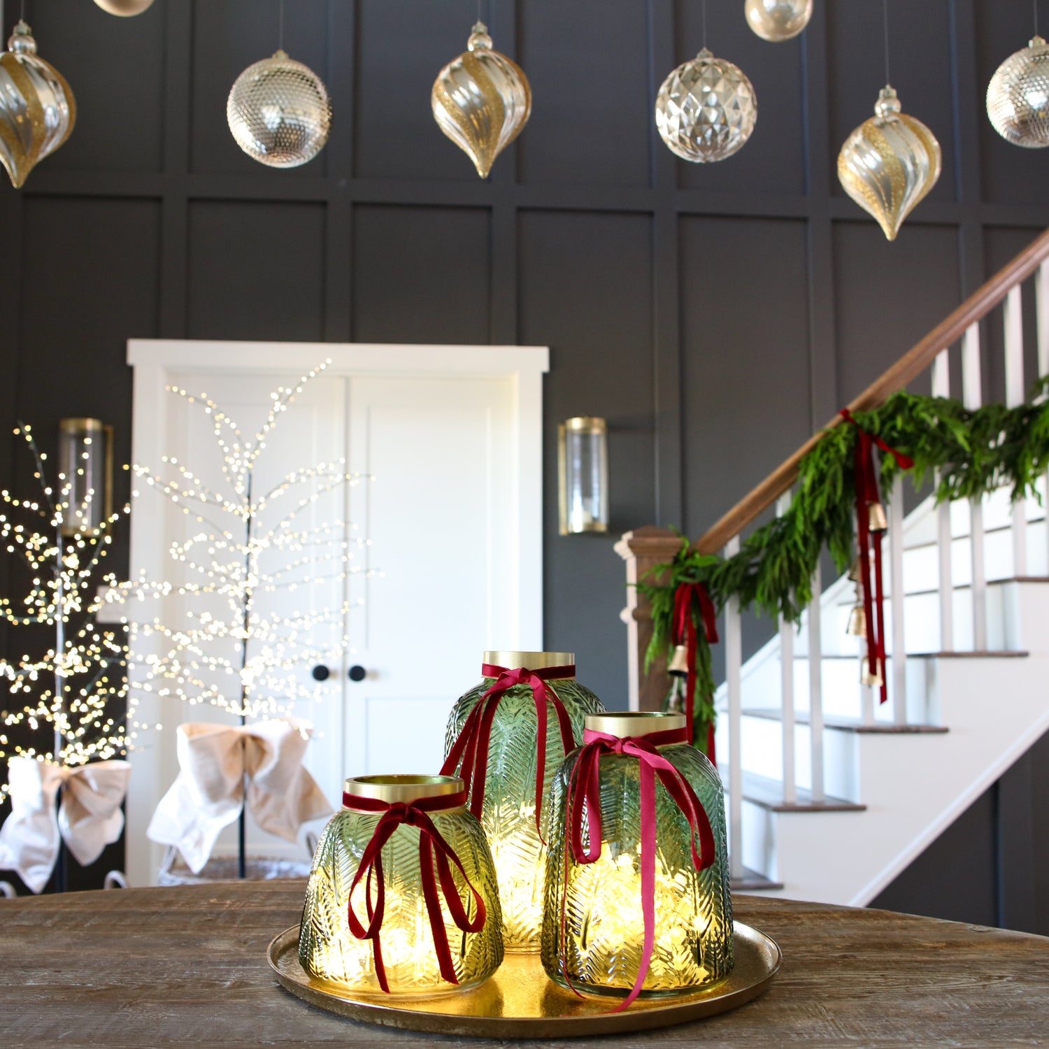 ARRANGEMENT: Glowing Emerald Centerpiece