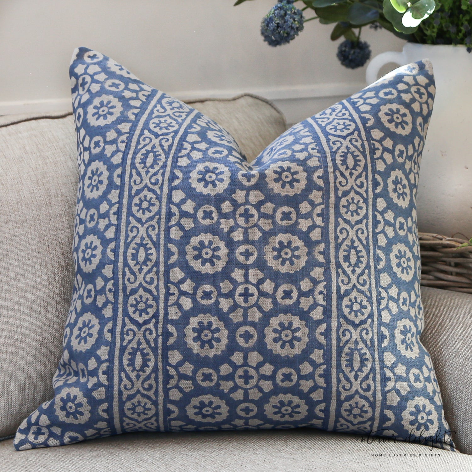Luxe Bleu Médaillon Pillow Cover showcasing the elegant two-sided block-printed design in soft blue and the luxurious 100% European linen fabric.