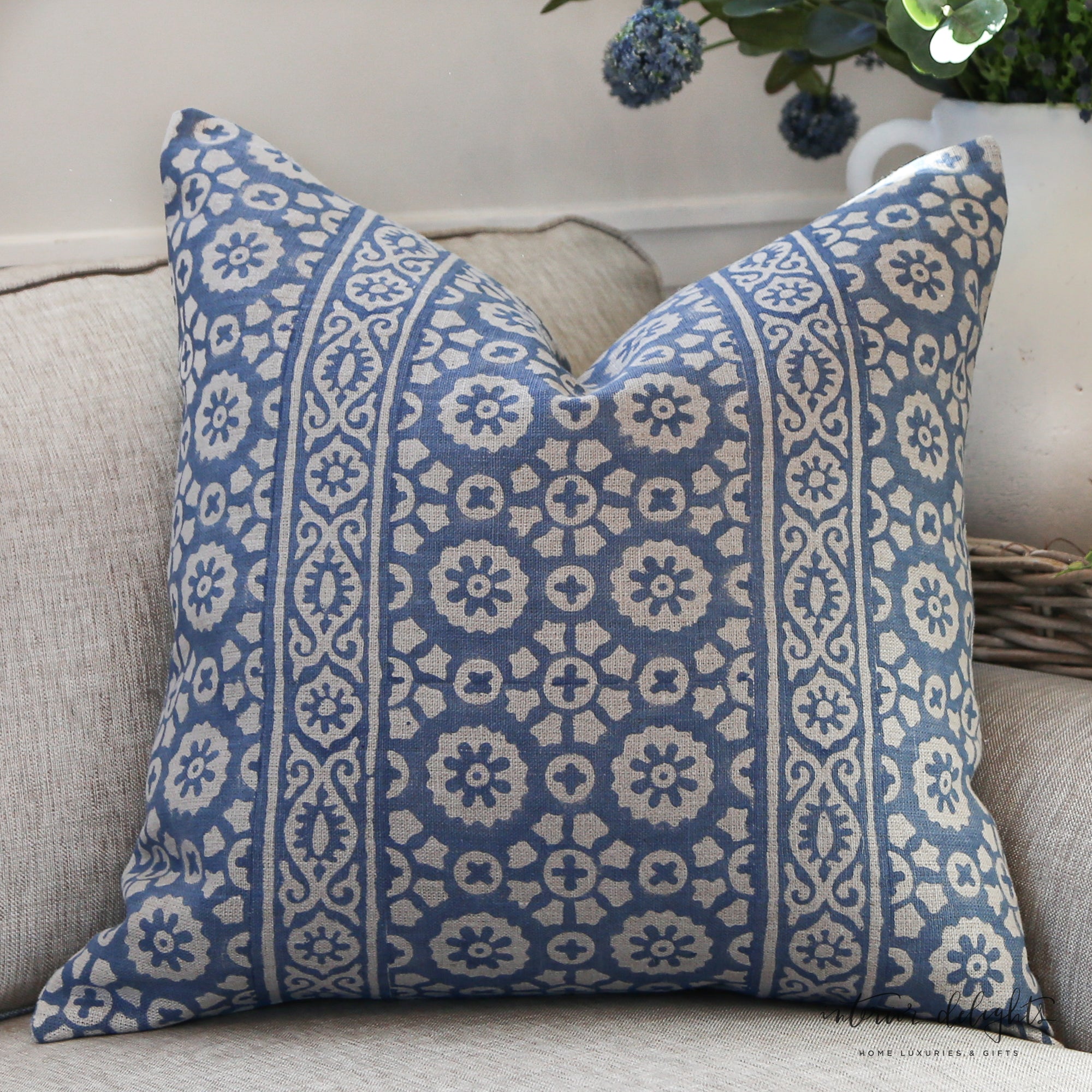 Luxe Bleu Médaillon Pillow Cover showcasing the elegant two-sided block-printed design in soft blue and the luxurious 100% European linen fabric.