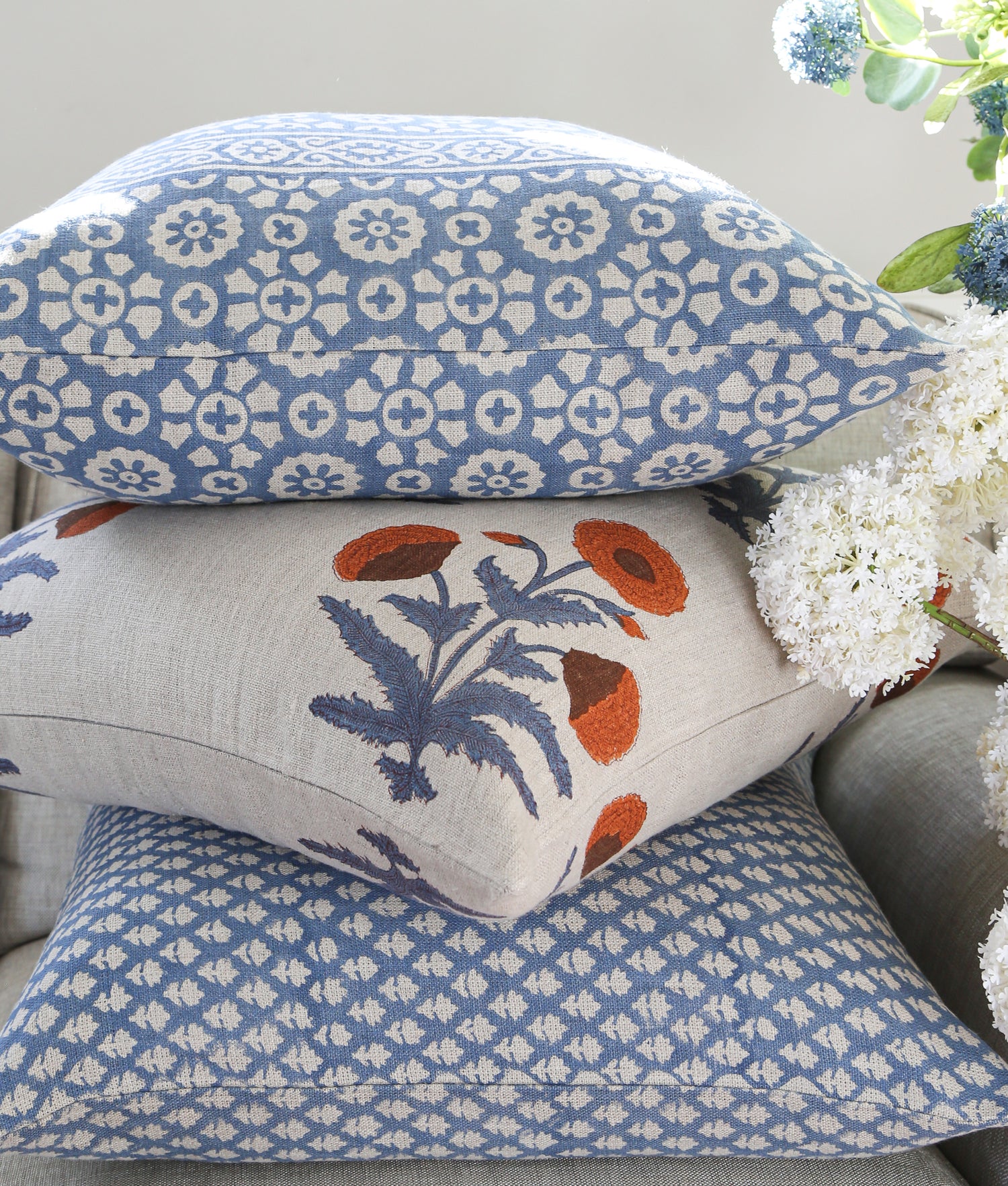 Casual setting featuring the Luxe Bleu Médaillon Pillow Cover with a vibrant medallion pattern, adding timeless elegance to indoor decor.