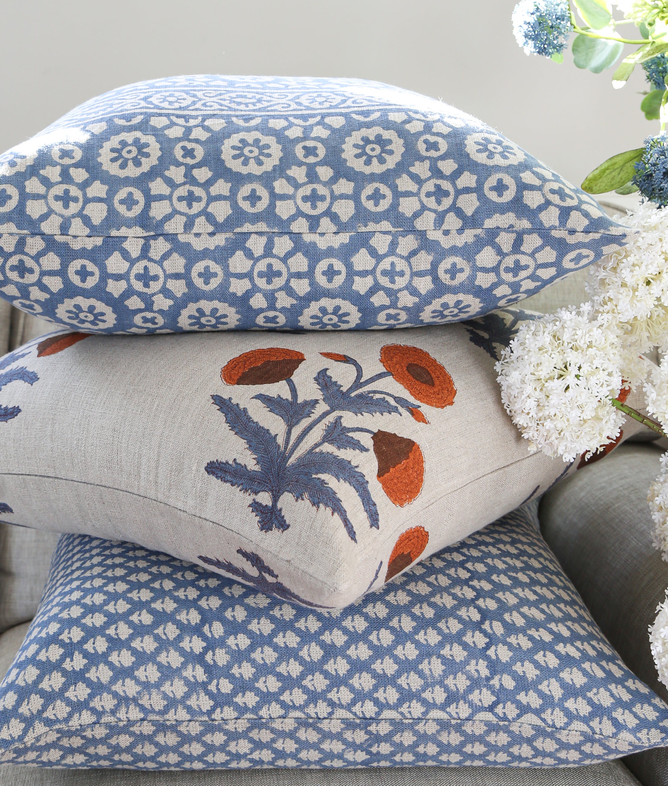 Casual setting featuring the Luxe Bleu Médaillon Pillow Cover with a vibrant medallion pattern, adding timeless elegance to indoor decor.