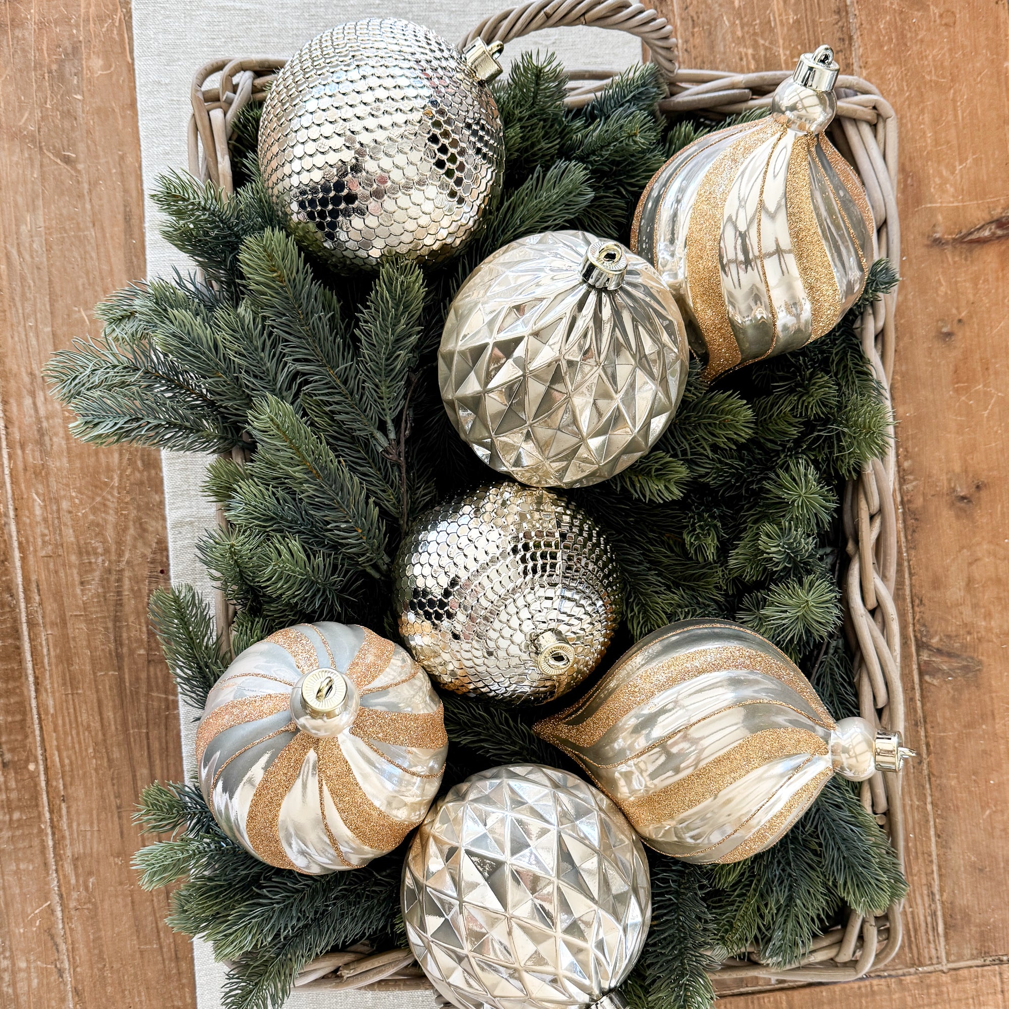 DOORBUSTER Jumbo Ornament 7 Pack