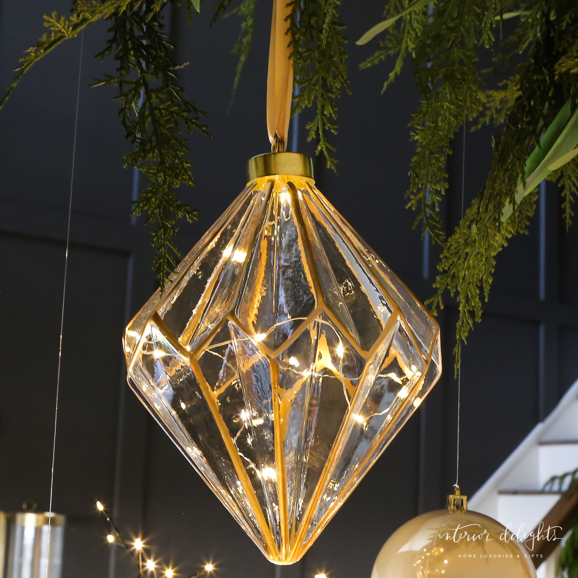 Majestic Illuminated Ensemble: 4 garlands + 6 Lighted Ornaments + Remote + 10 ball ornaments - Interior Delights