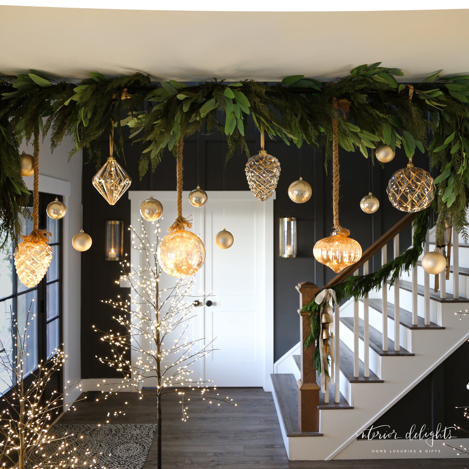 Majestic Illuminated Ensemble: 4 garlands + 6 Lighted Ornaments + Remote + 10 ball ornaments