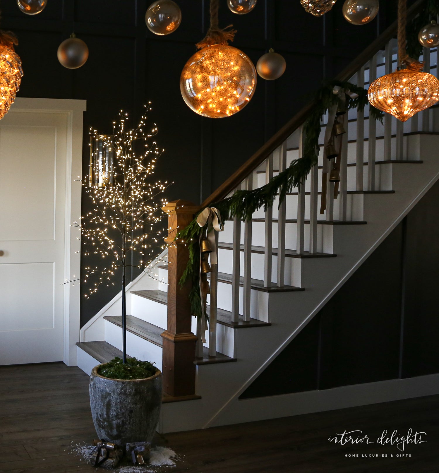 Majestic Illuminated Ensemble: 4 garlands + 6 Lighted Ornaments + Remote + 10 ball ornaments