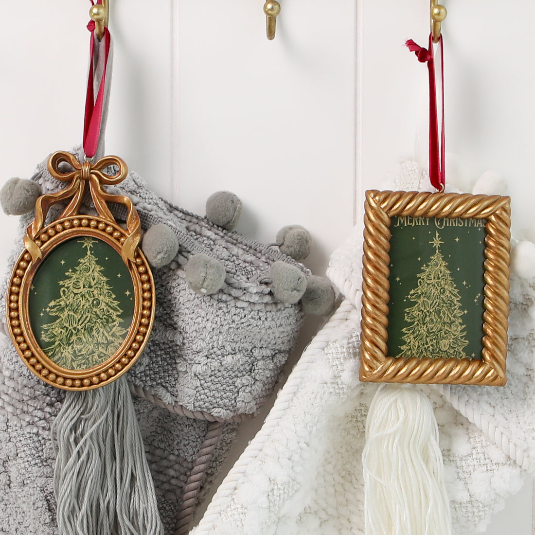 Oval Gold Frame Ornament