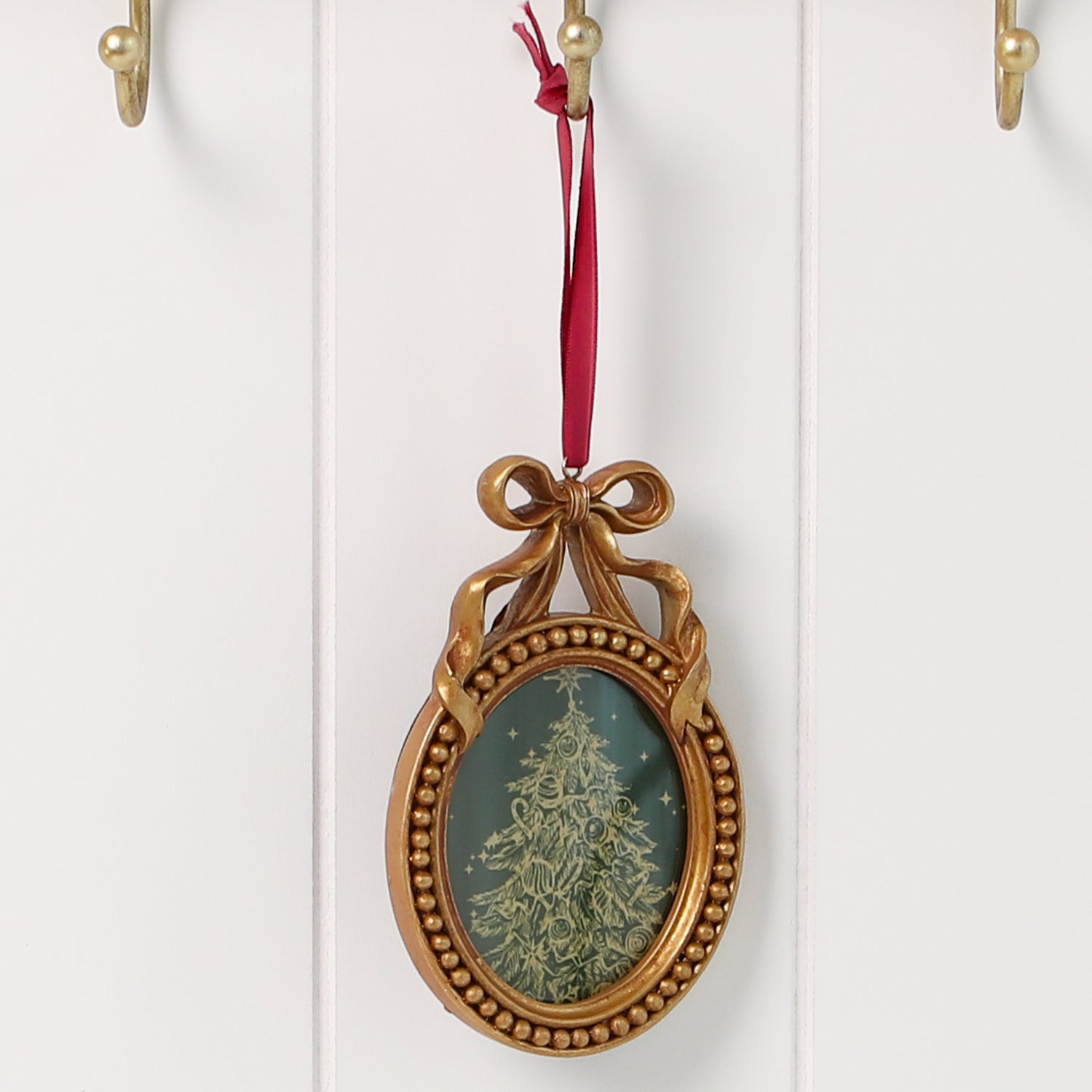 Oval Gold Frame Ornament