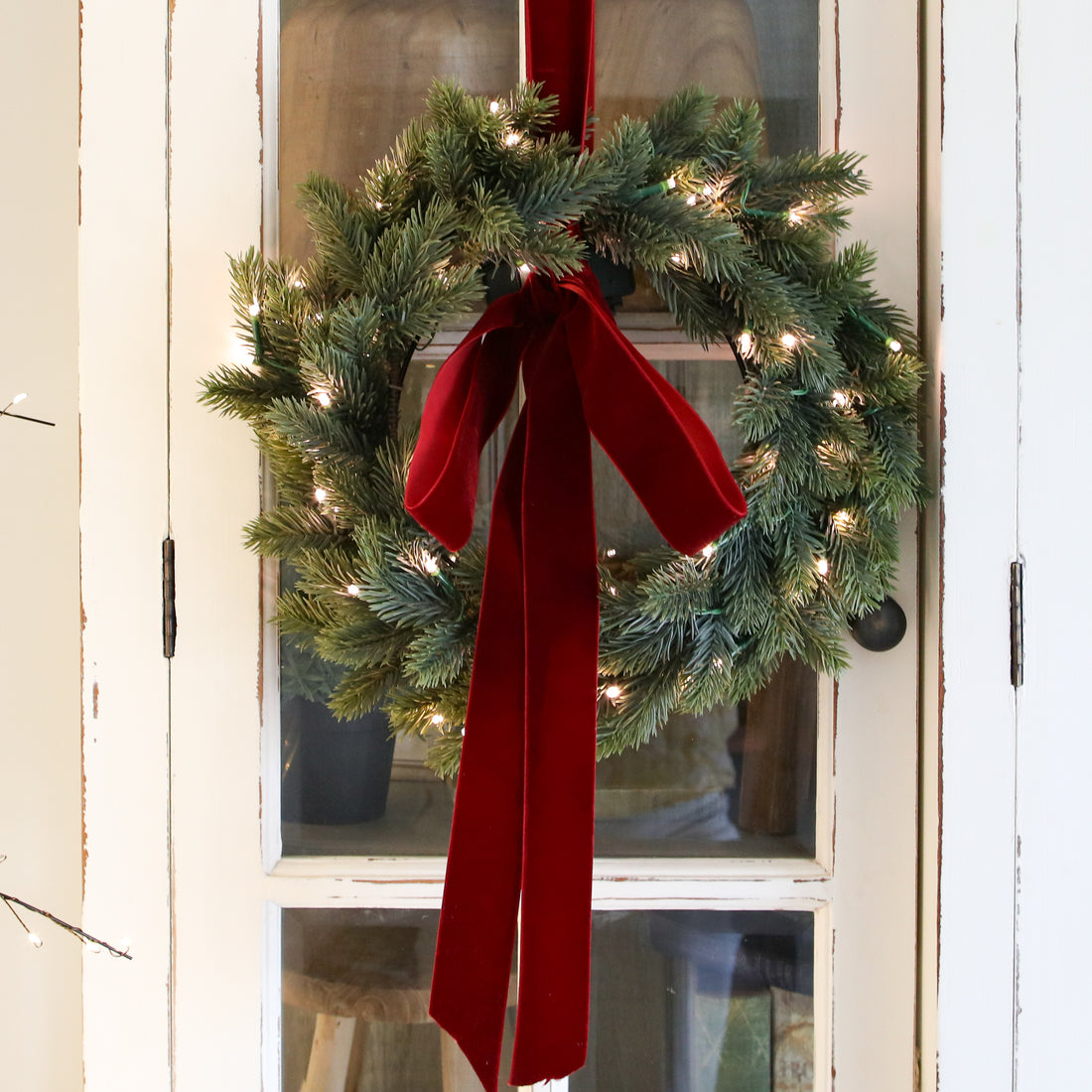 LED Prelit Winnipeg Pine Wreath-15.7in