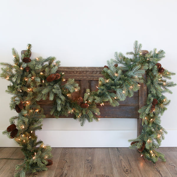 9-Foot Pre-Lit Warm Glow Pre Lit Garland with Pinecones