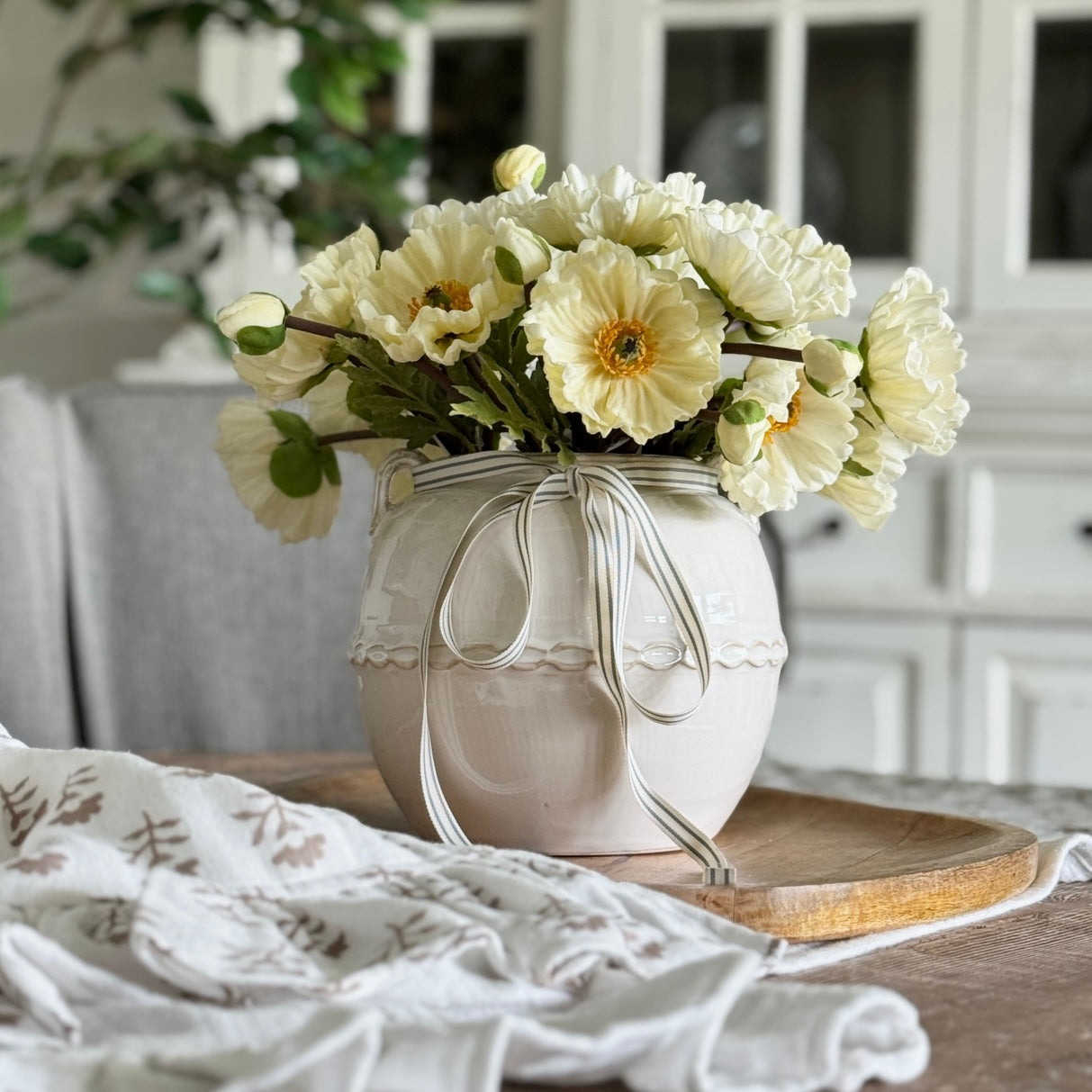 CURATED SET : Vase, Poppies, Tray and Two Table Runners