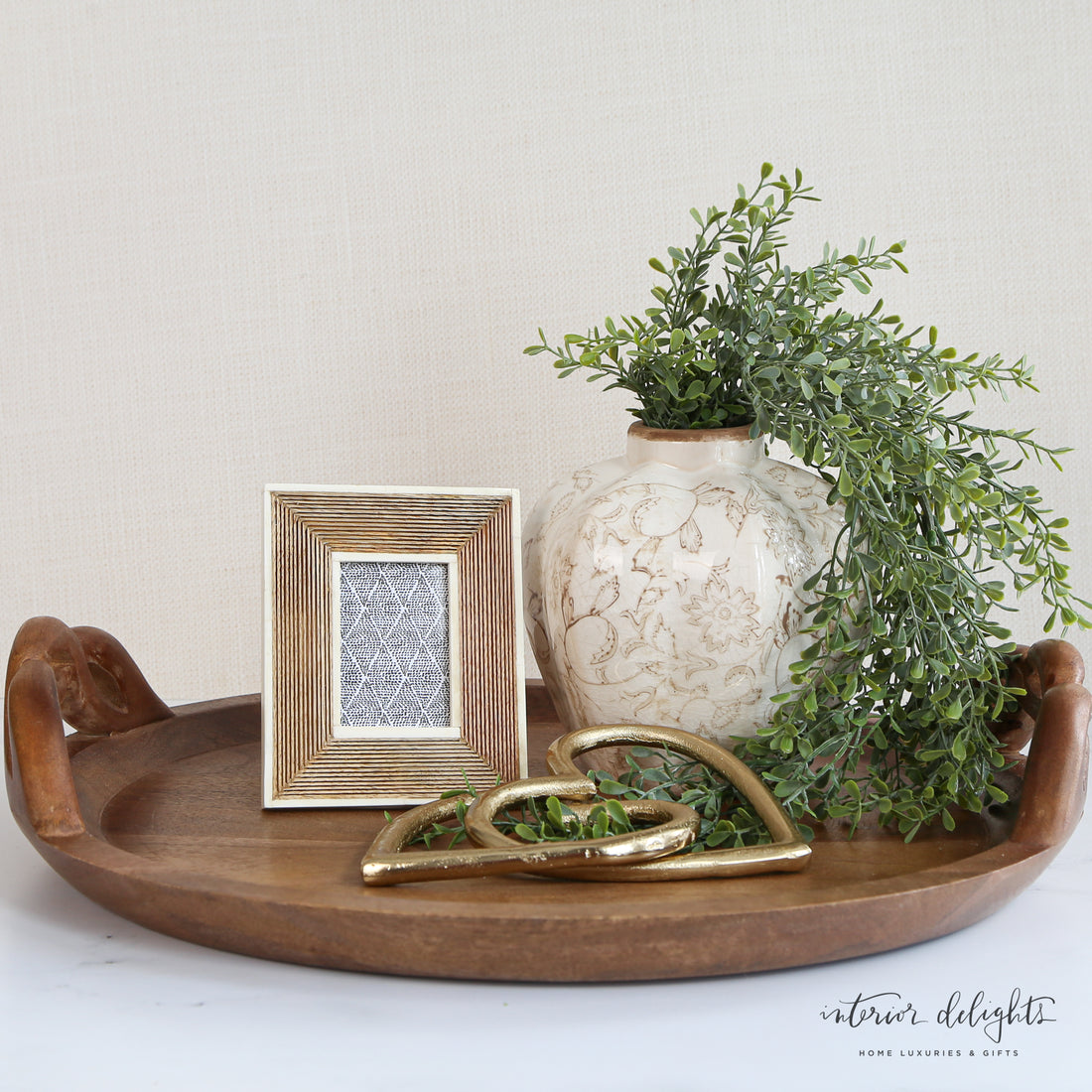 Close-up of the intricate craftsmanship of the Hand-Carved Mini Photo Frame with Bone Border, highlighting its artisanal touch and timeless style.