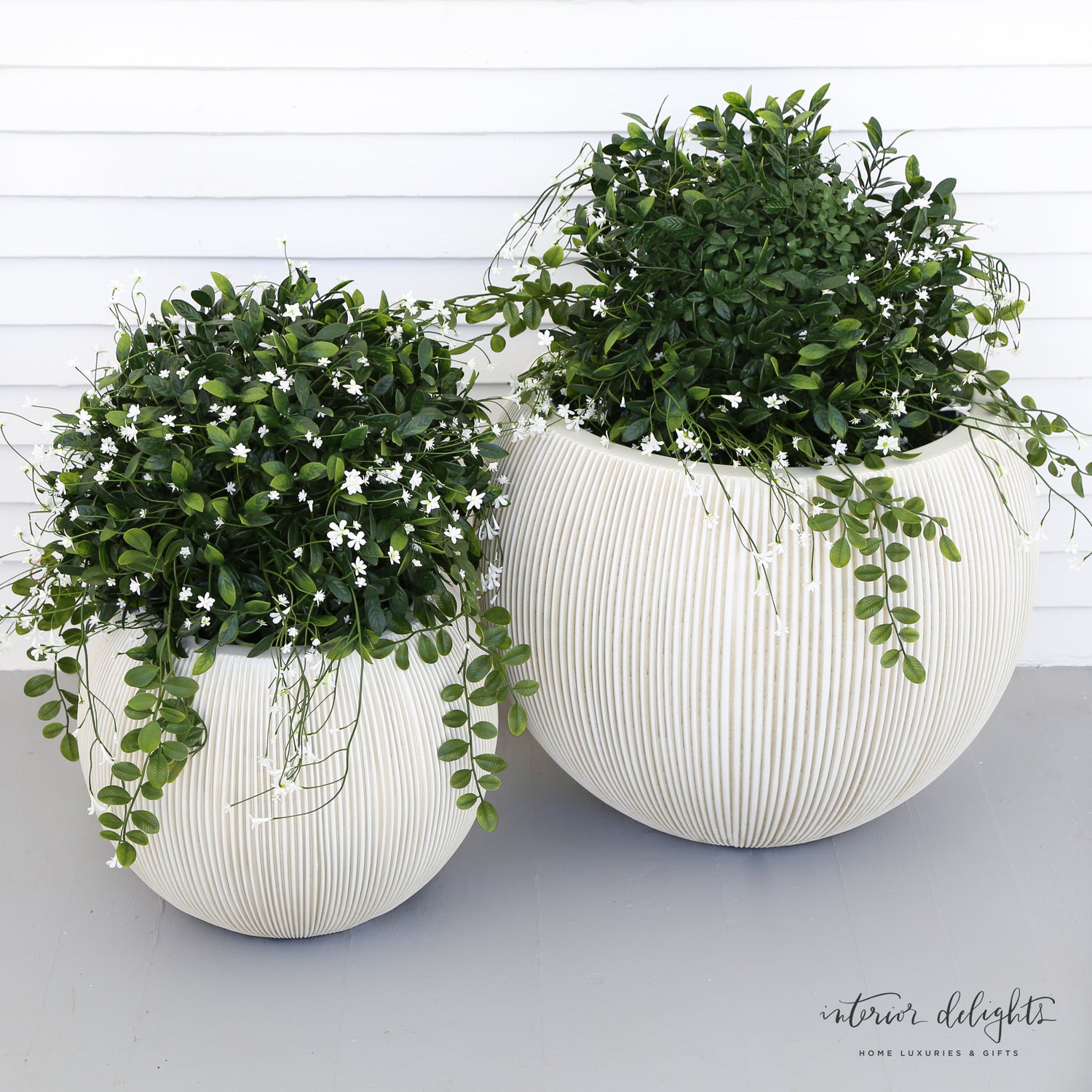 Round Textured Planter- Set of 2