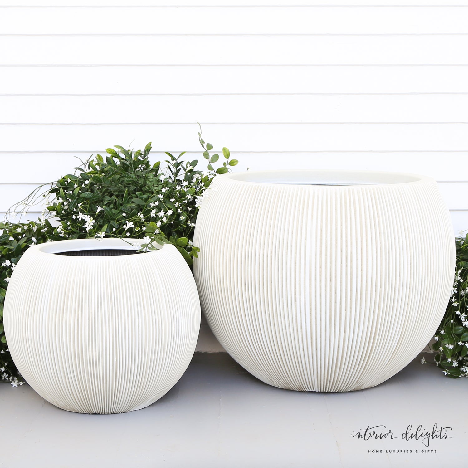 Round Textured Planter- Set of 2