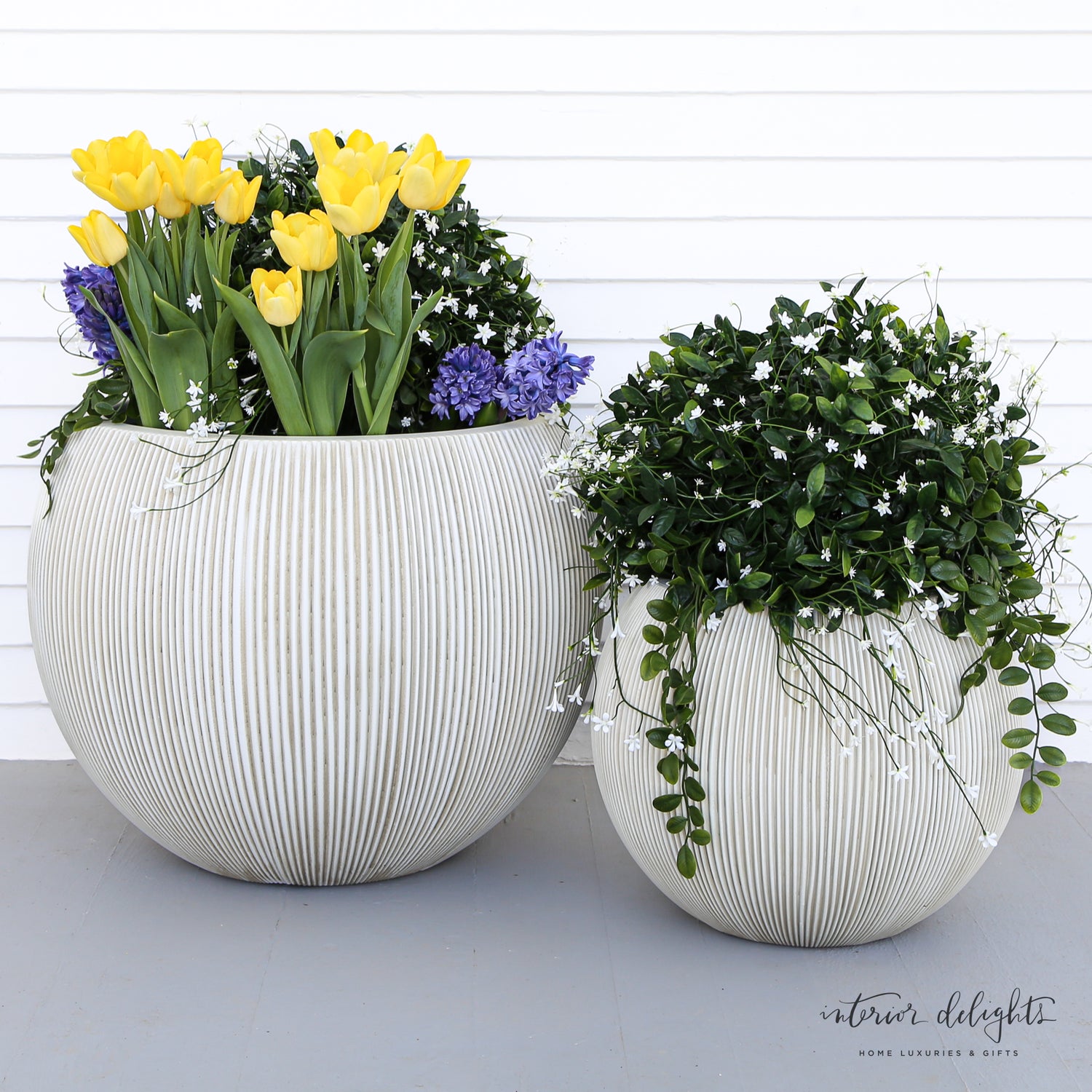 Round Textured Planter- Set of 2