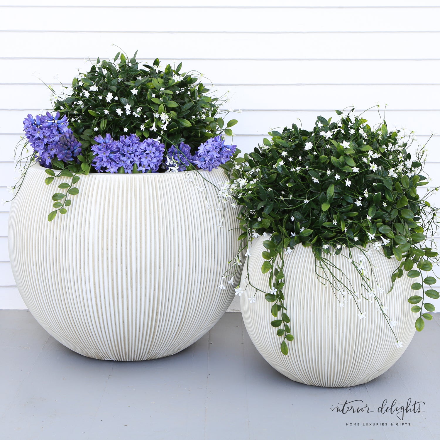 Round Textured Planter- Set of 2