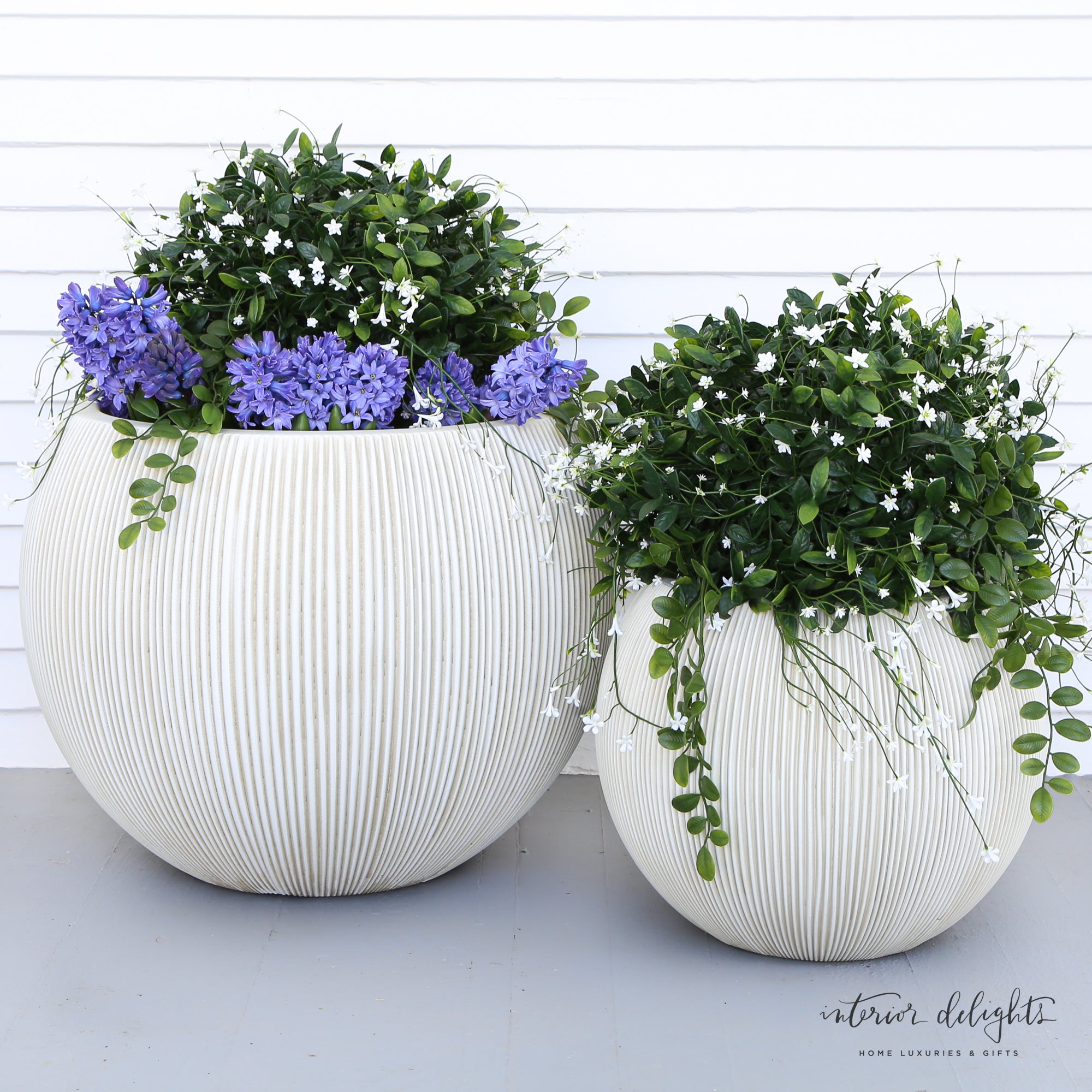 Round Textured Planter- Set of 2