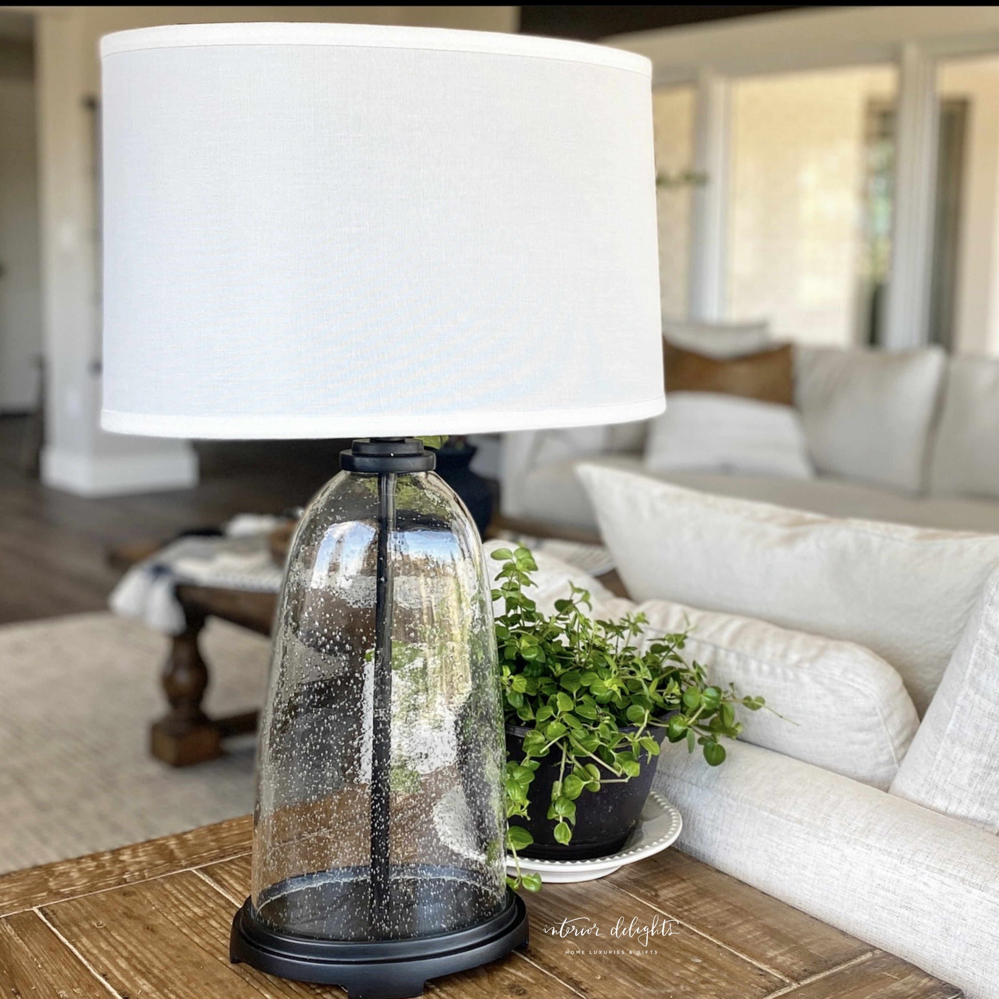 Oval Shade Seeded Glass Lamp
